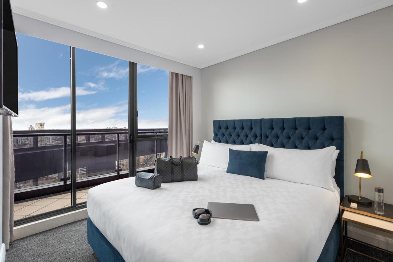 Meriton Suites Pitt Street, Сидни Екстериор снимка A bedroom at the hotel