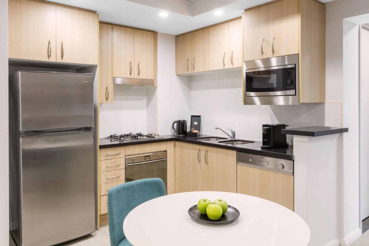 Meriton Suites Pitt Street, Сидни Екстериор снимка A typical kitchen in a student apartment
