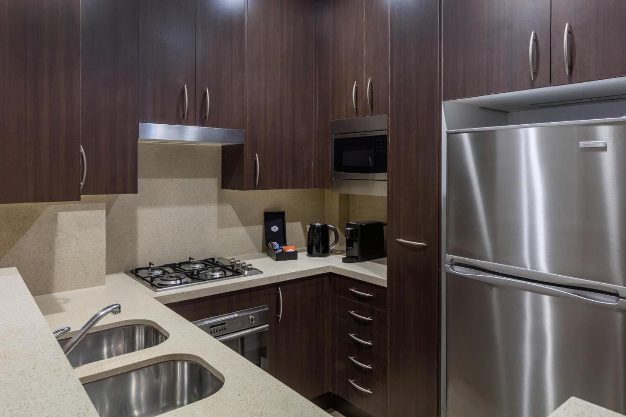 Meriton Suites Pitt Street, Сидни Екстериор снимка A typical kitchen in a serviced apartment
